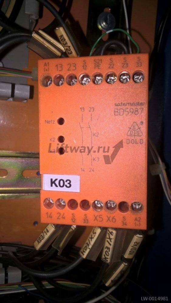 Реле безопасности BD5987.02/001 AC50/60HZ 230V