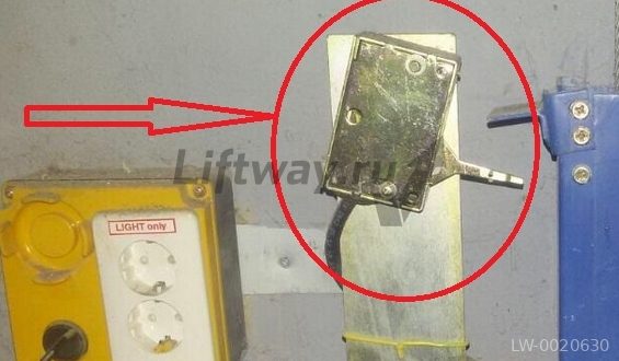Контакт (выключатель) натяжного устройства Sigma