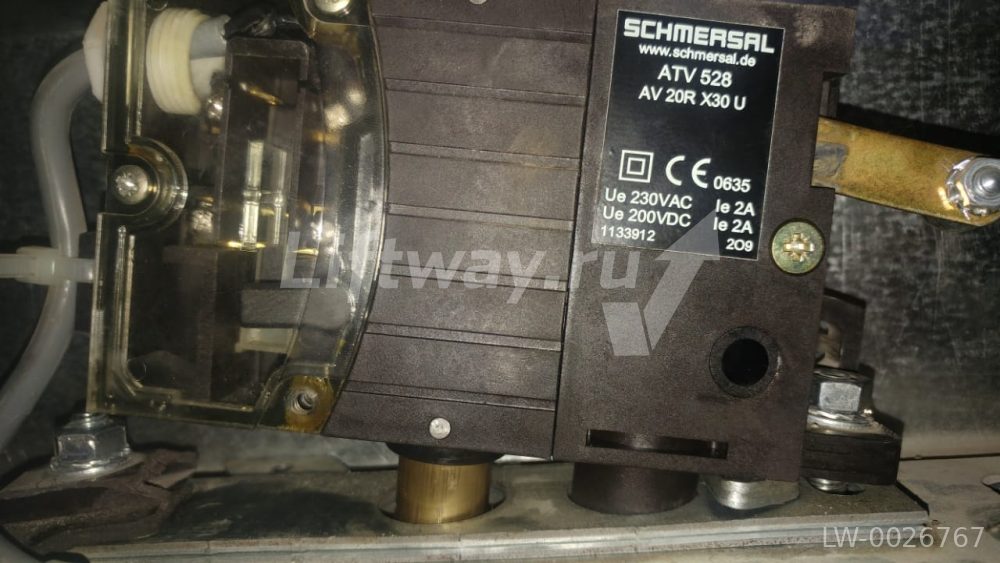Замок ДШ AV 20RX30U правый  (концевой выключатель)