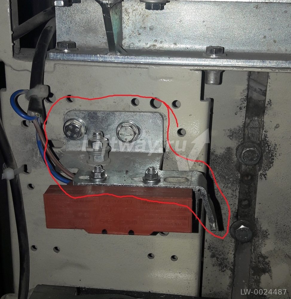 Кронштейн контакта ПРАВЫЙ HZ K1-2-3 R