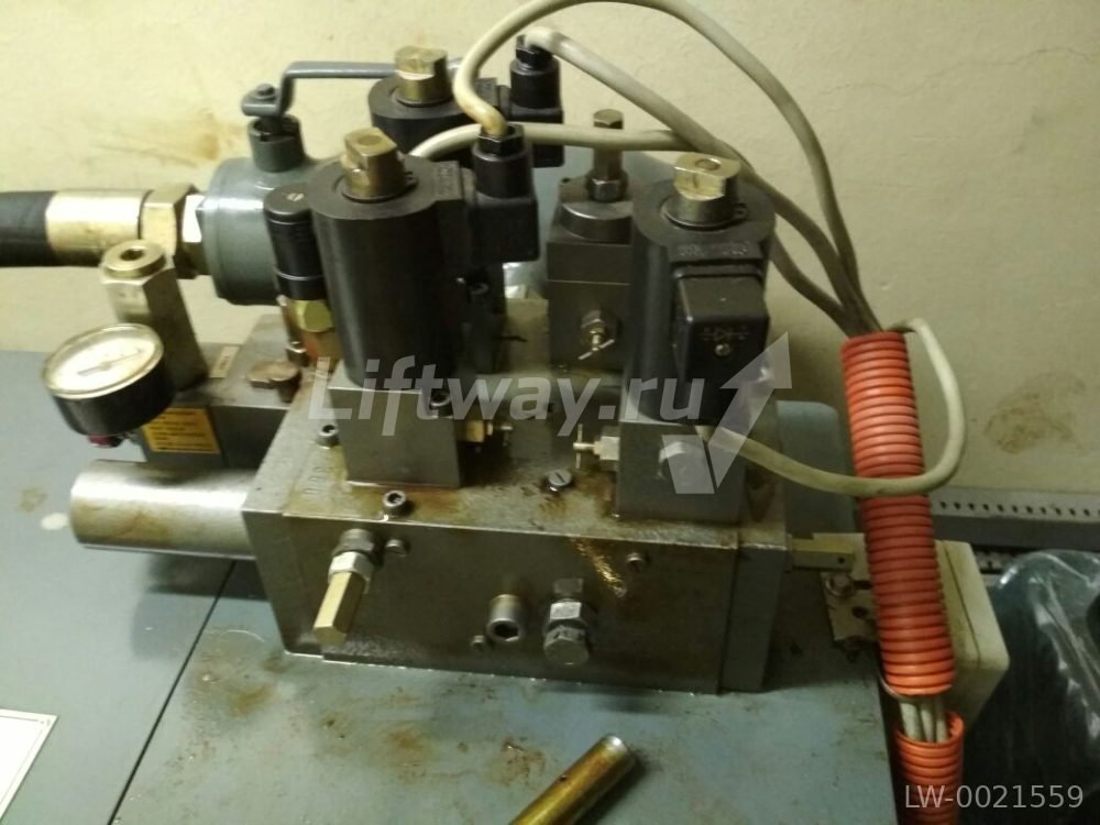 Блок клапанов 3010 1” 1/2 360 S/D с ручной помпой P81