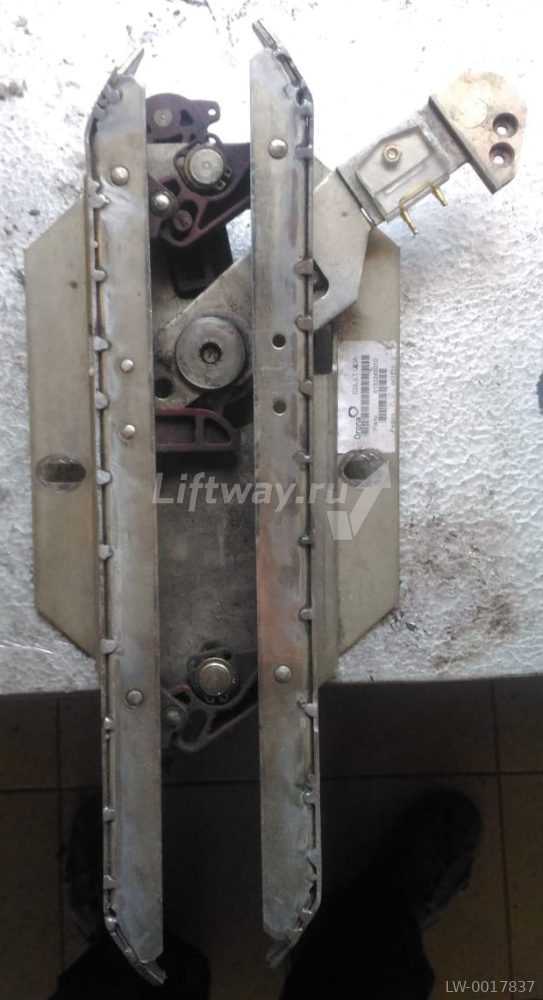 Отводка двери кабины левая PM-300 IZDA Orona